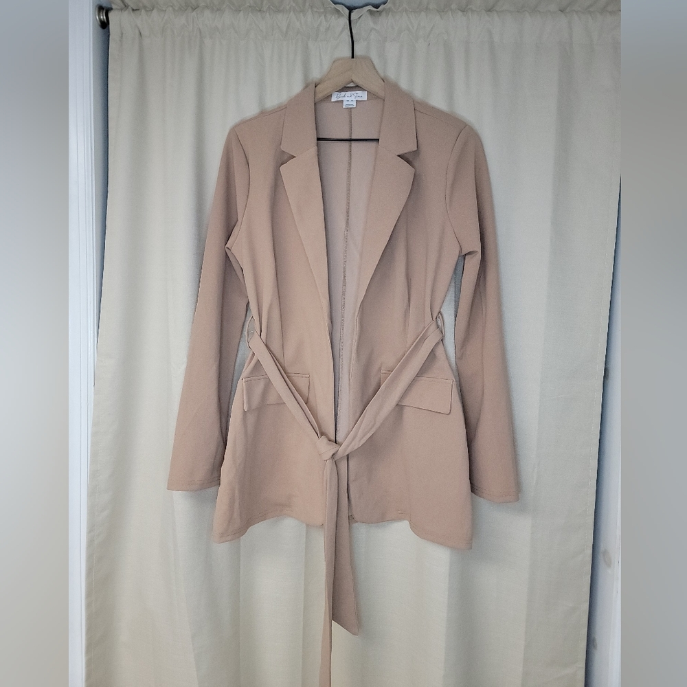 Birch and Stone Blazer top, size Medium in  a peachy sand color.